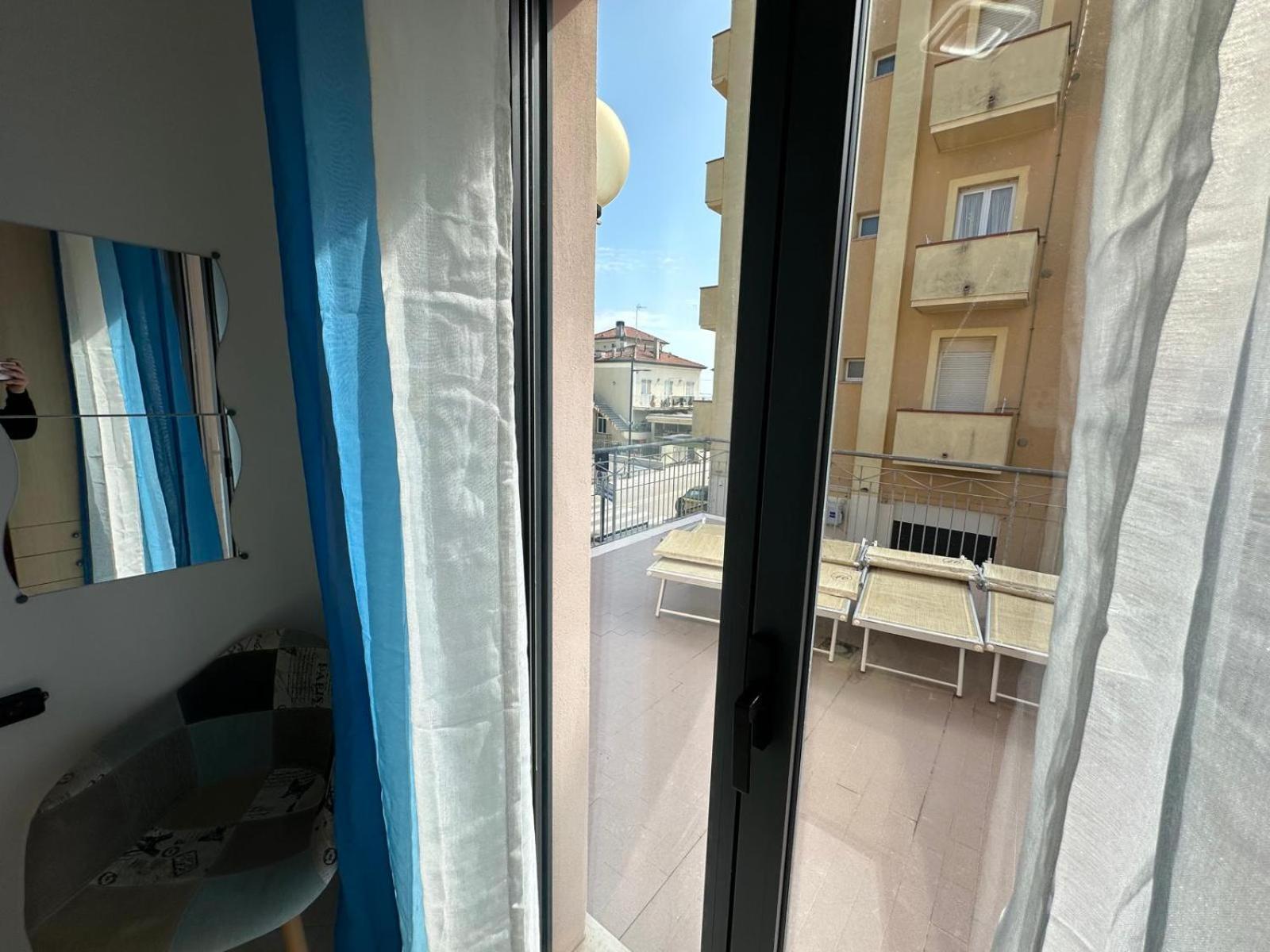 Beach House Holiday Apartments Rimini Eksteriør billede